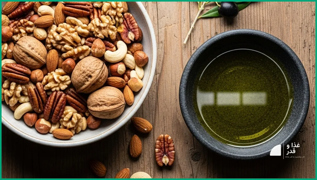 کاسه‌ای از مغزهای خام و ظرف روغن زیتون