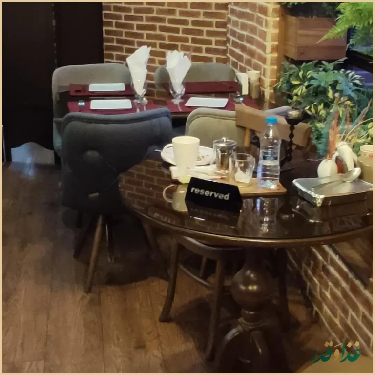 کافه رستوران سنتی هیچ