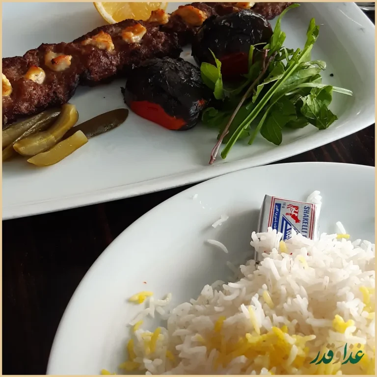 چلو کبابی جوانان