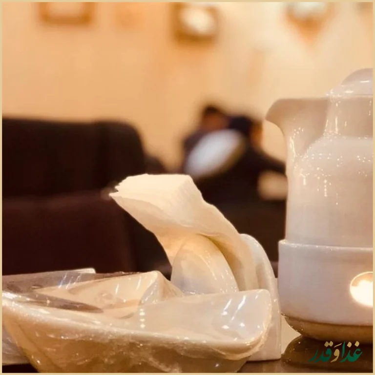 کافه رستوران سنتی ماه نو