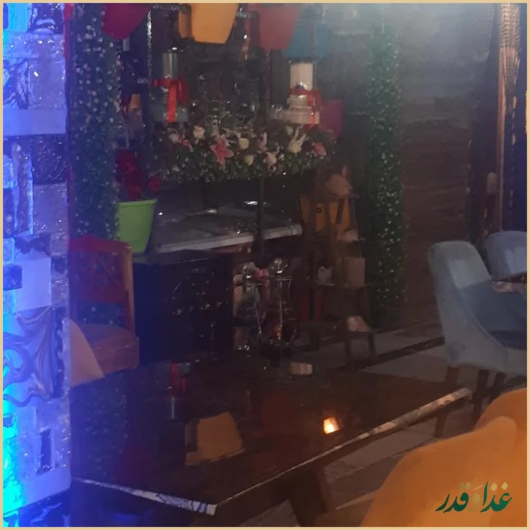 رستوران و سفره خانه کلبه چوبی