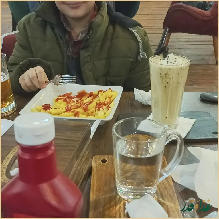 کافه رستوران برکه فردیس