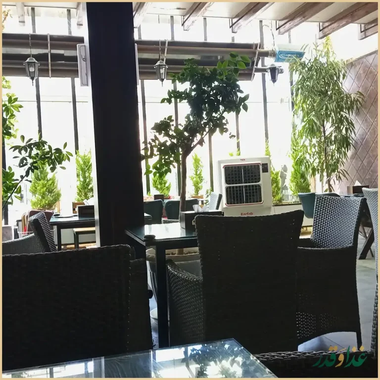 کافه رستوران برکه فردیس