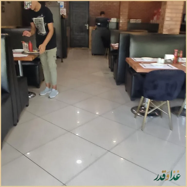 رستوران ایتالیایی کارد استیل