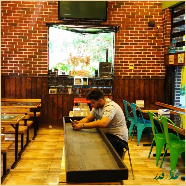 رستوران دهه شصت