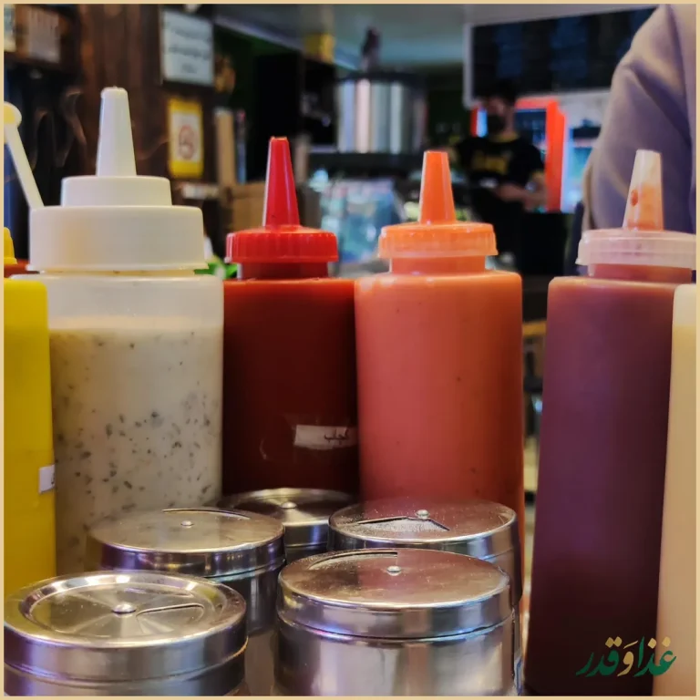 رستوران دهه شصت