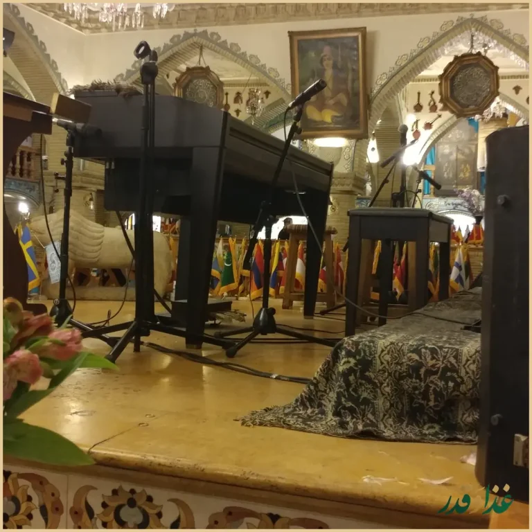 رستوران عالی قاپو