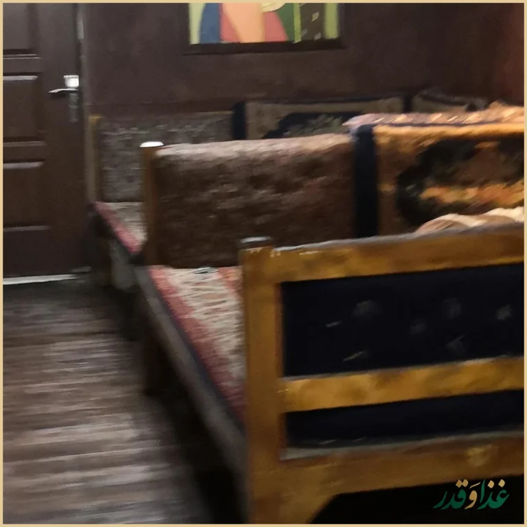 کافه و سفره خانه نارونی