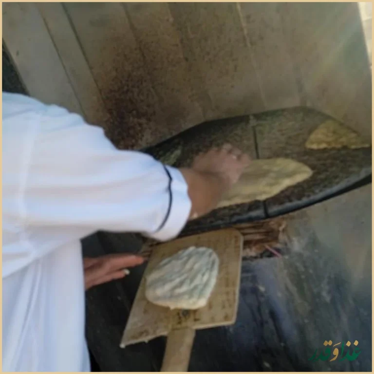 طباخی شبانه روزی سفید برفی با نان داغ