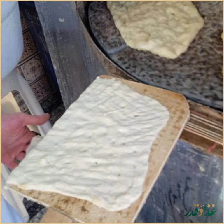 طباخی شبانه روزی سفید برفی با نان داغ