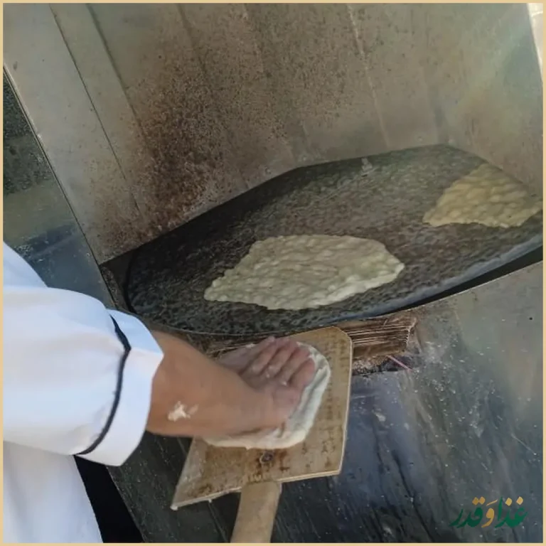 طباخی شبانه روزی سفید برفی با نان داغ