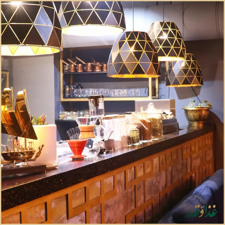 رستوران بین المللی ماهان فراز