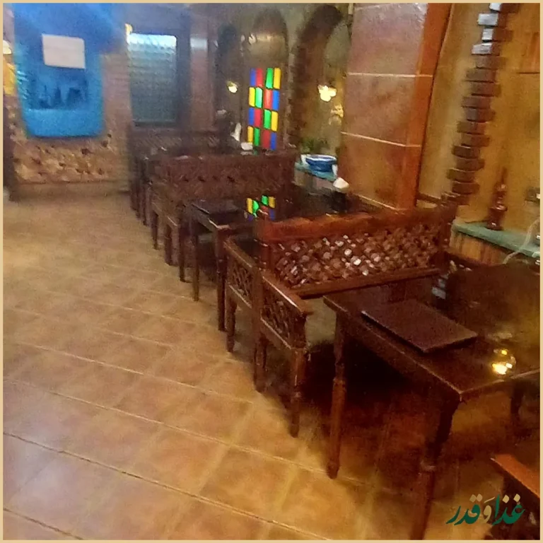 رستوران و سفره خانه سنتی نصف جهان