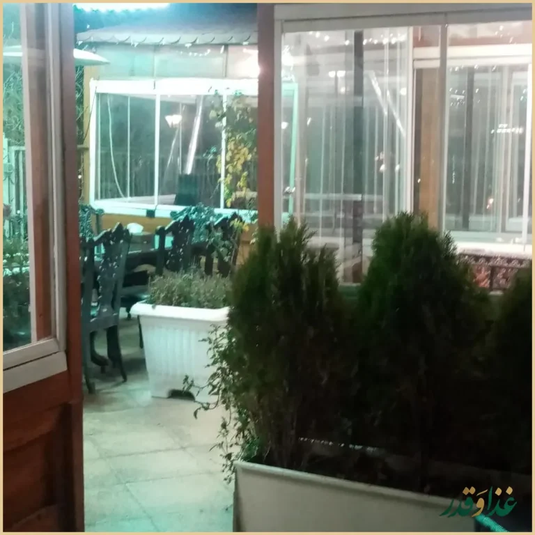 رستوران خانوادگی شاندیز گلنار