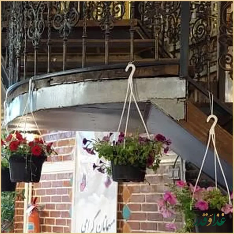 رستوران خانوادگی شاندیز گلنار