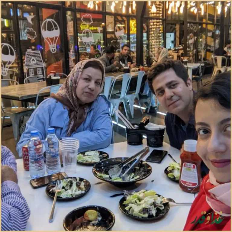 رستوران فلای لند فود پارک