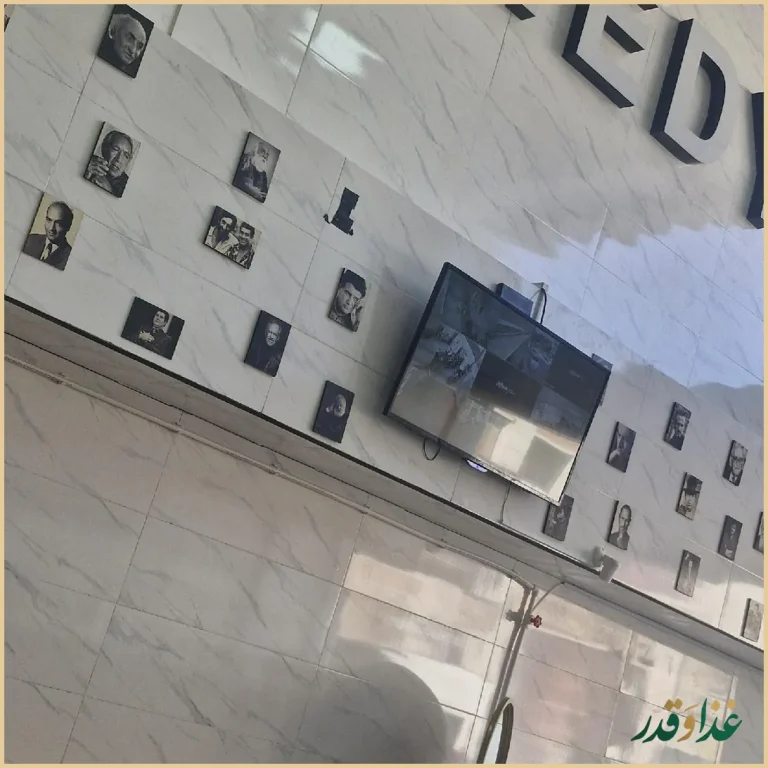 کافه و رستوران کمدی