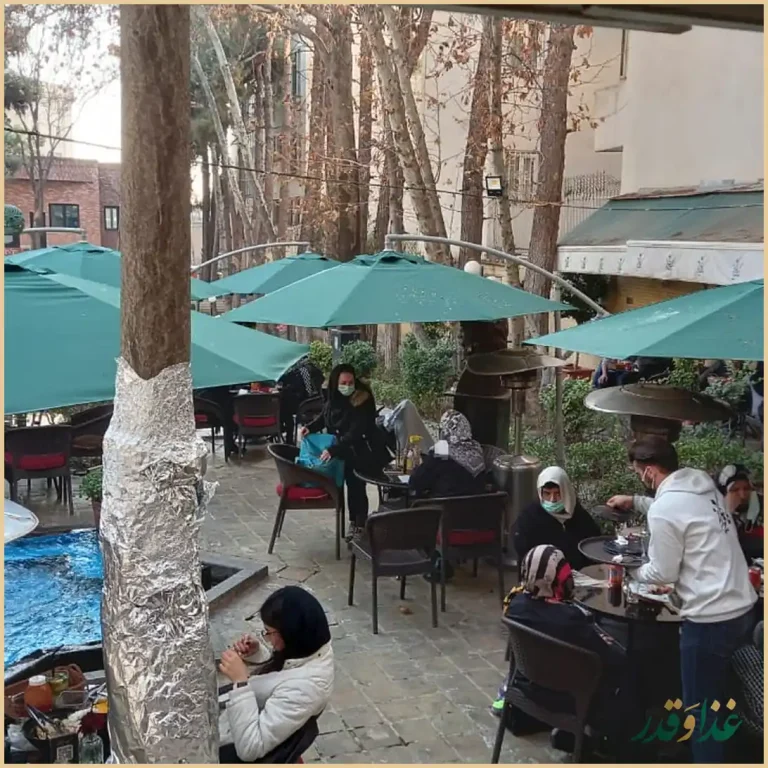 کافه رستوران باغ کاریز