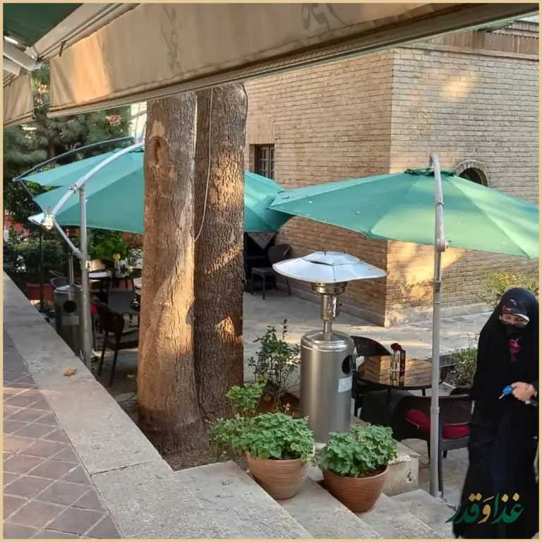 کافه رستوران باغ کاریز