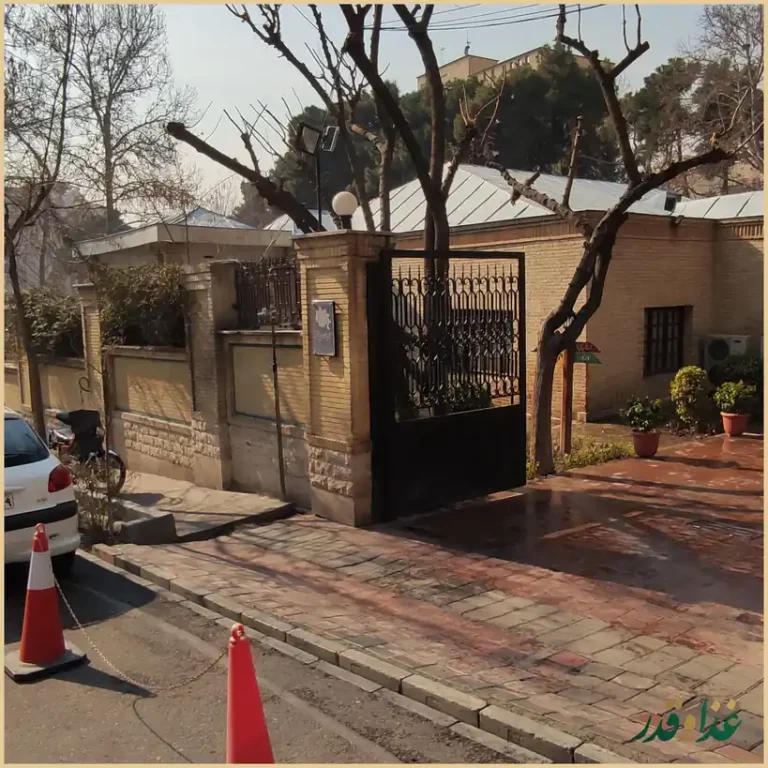 کافه رستوران باغ کاریز