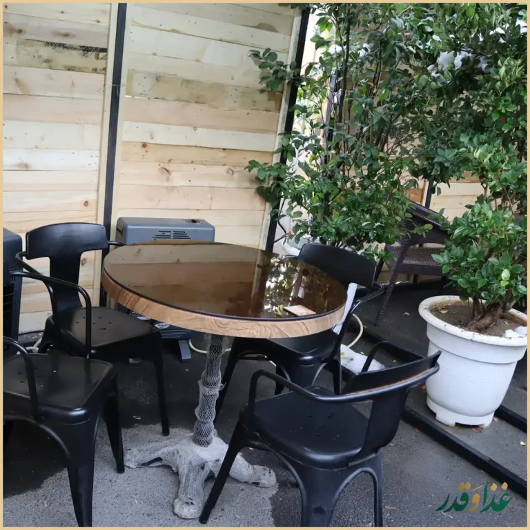 باغچه رستوران ونوس شهران