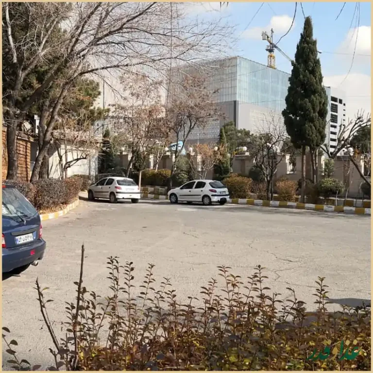 رستوران باغ لاله