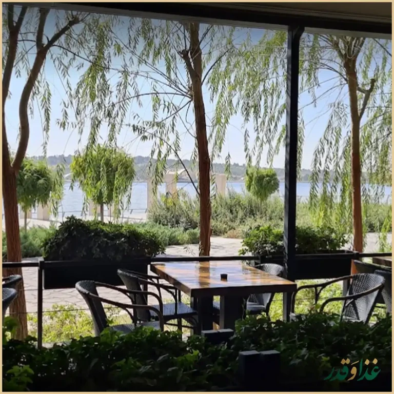 رستوران چیکن فکتوری(بام لند)