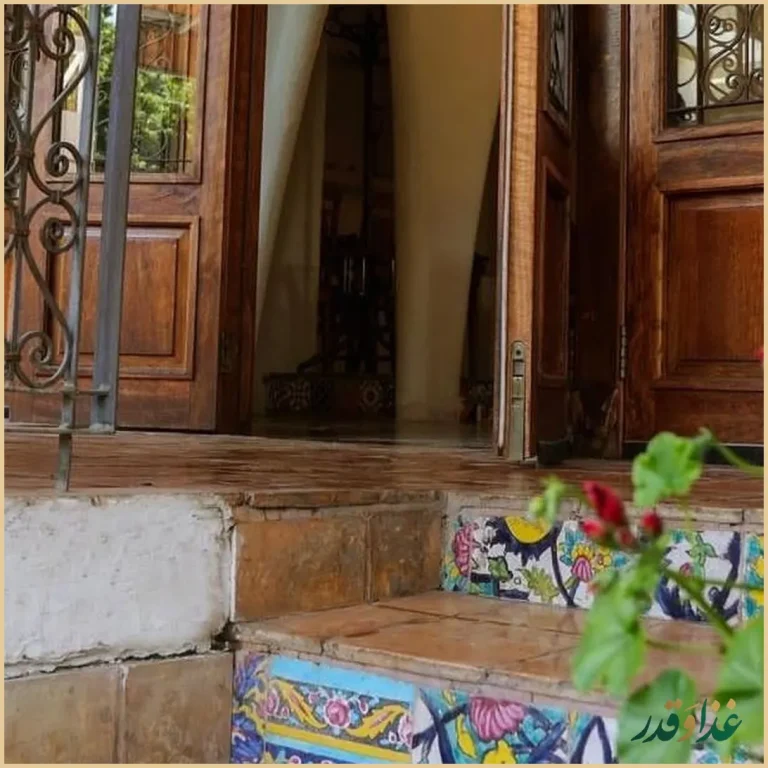 رستوران مس توران