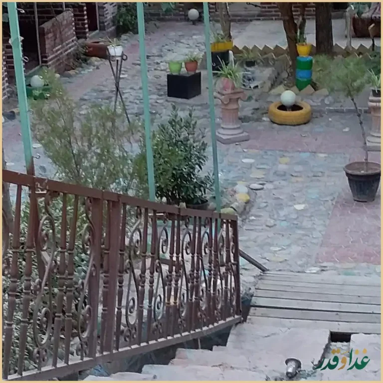 سرای گردشگری شب فیروزه ای