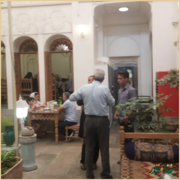 کافه رستوران خانه تاریخی همدم السلطنه