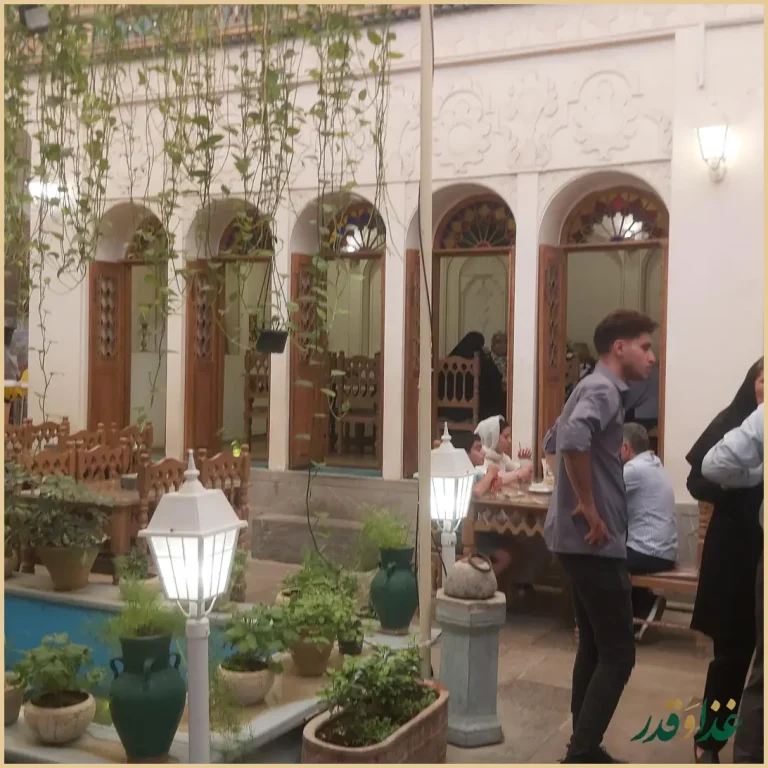 کافه رستوران خانه تاریخی همدم السلطنه