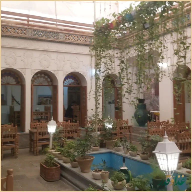 کافه رستوران خانه تاریخی همدم السلطنه