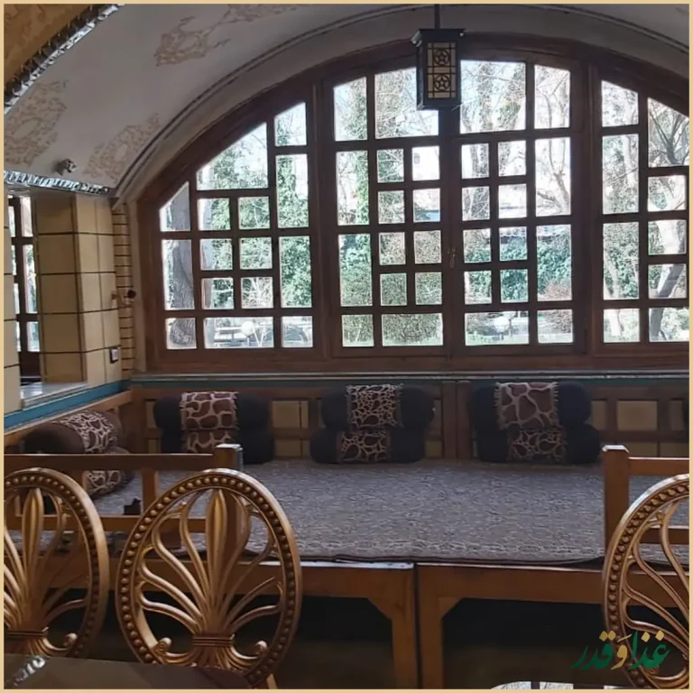 رستوران سه کاج