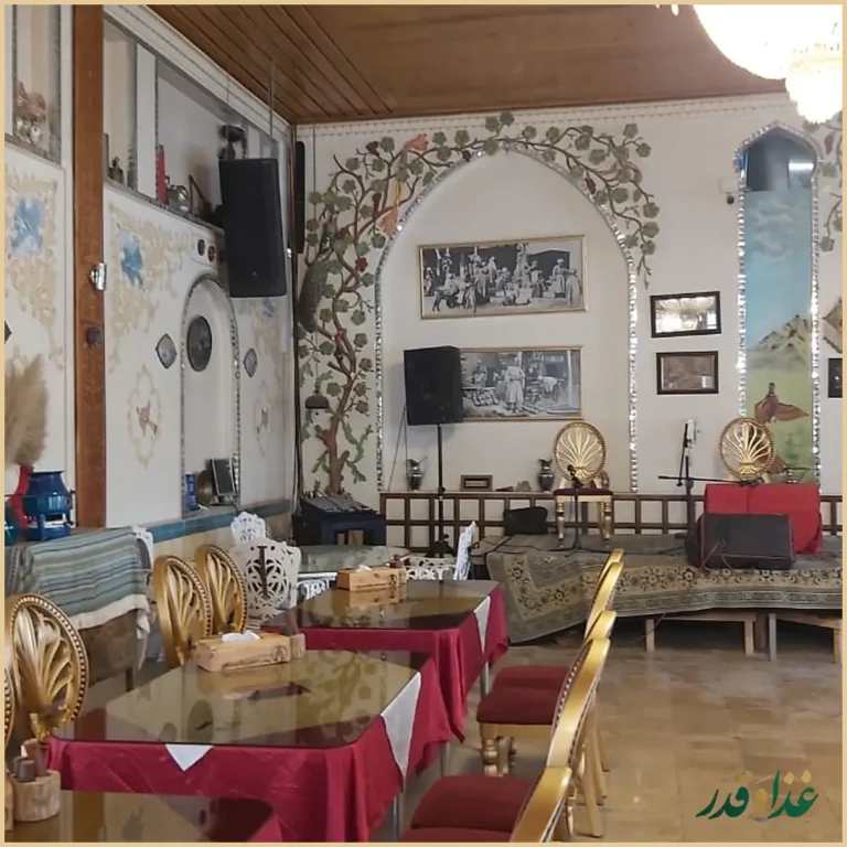 رستوران سه کاج