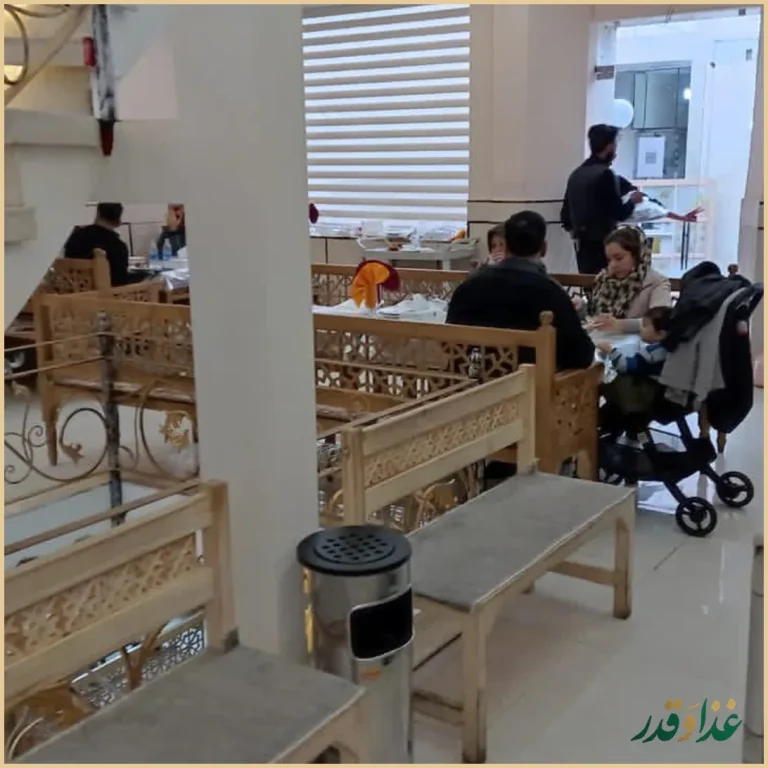 رستوران معین درباری