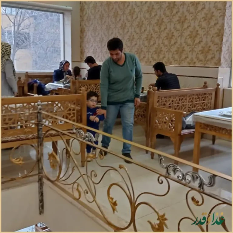 رستوران معین درباری