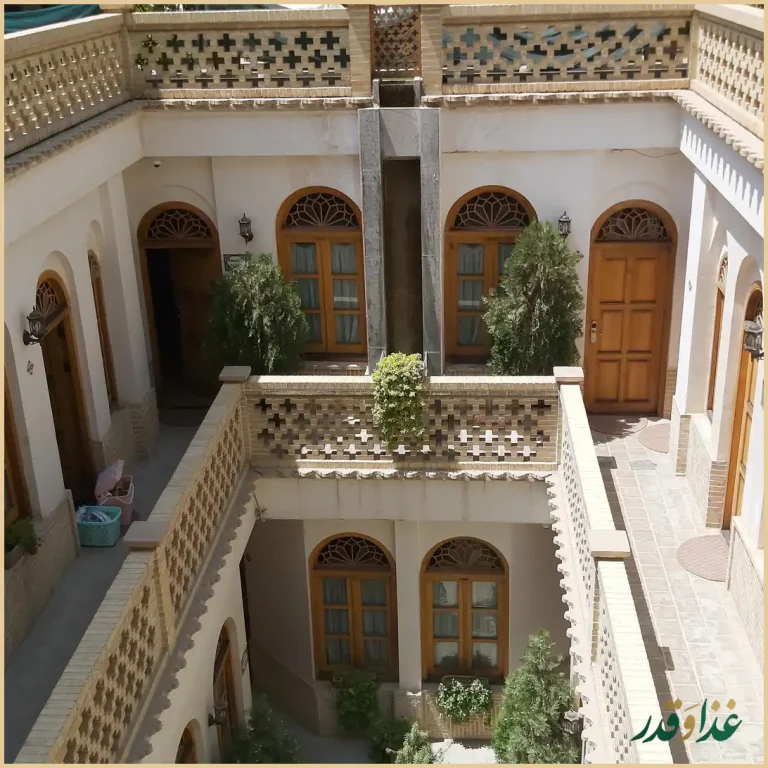 رستوران قصرمنشی