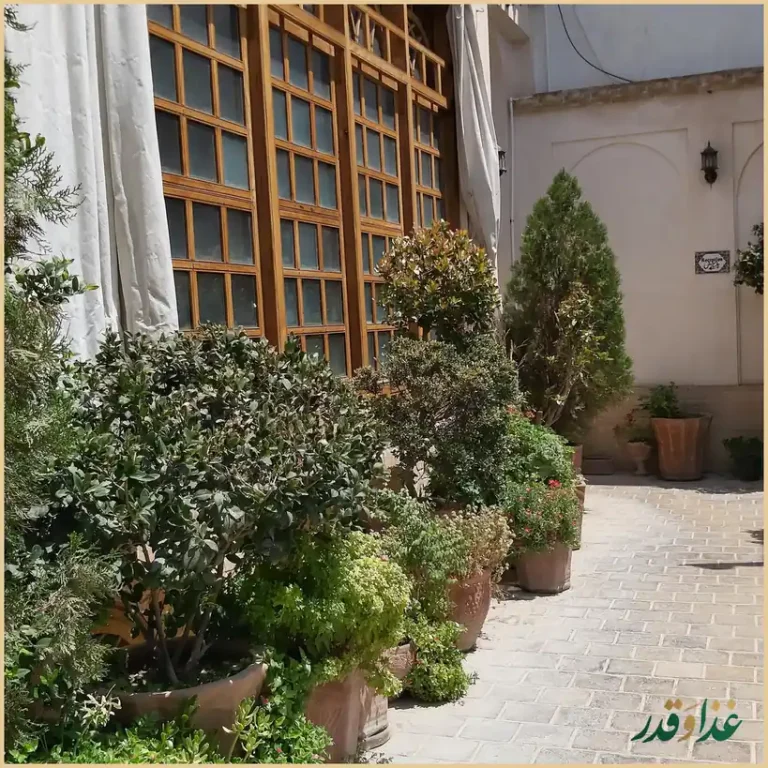 رستوران قصرمنشی