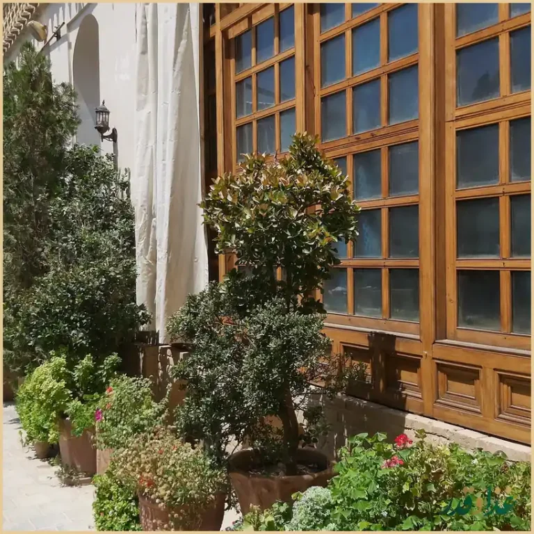 رستوران قصرمنشی