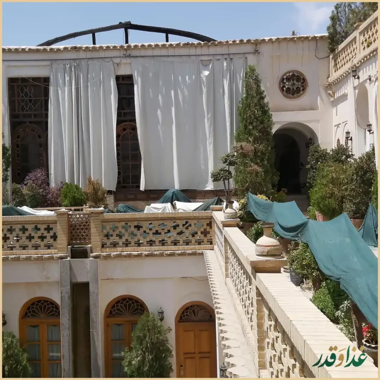 رستوران قصرمنشی