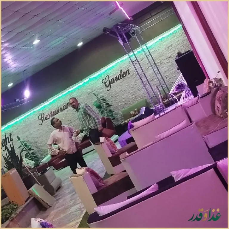 باغ رستوران شب