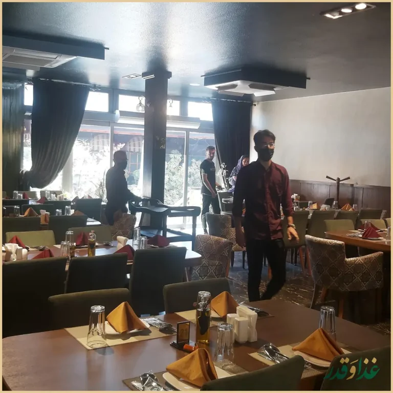 کافه رستوران شمعدونی