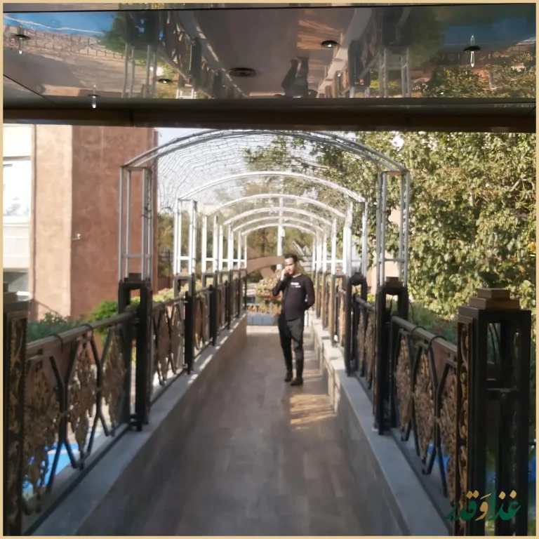 رستوران جزیره‌ای نگارستان