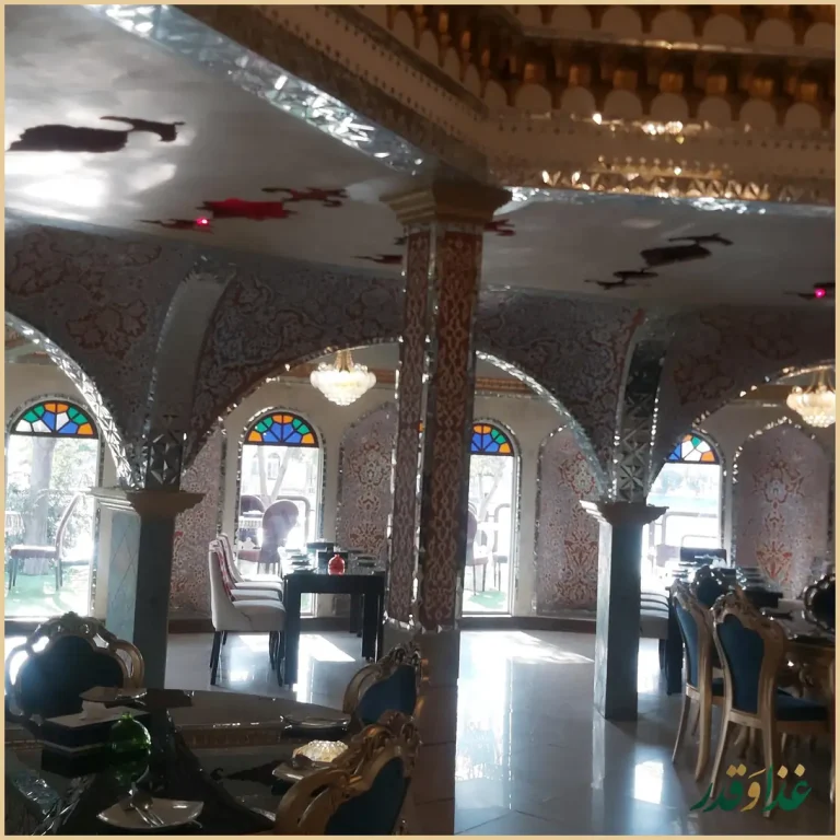 رستوران جزیره‌ای نگارستان