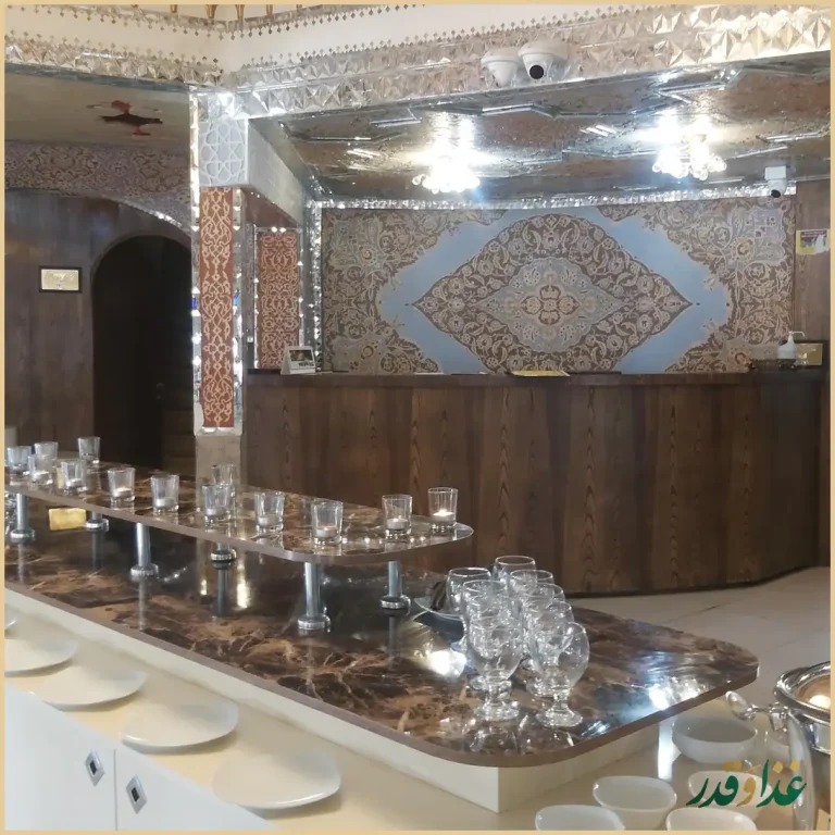 رستوران جزیره‌ای نگارستان