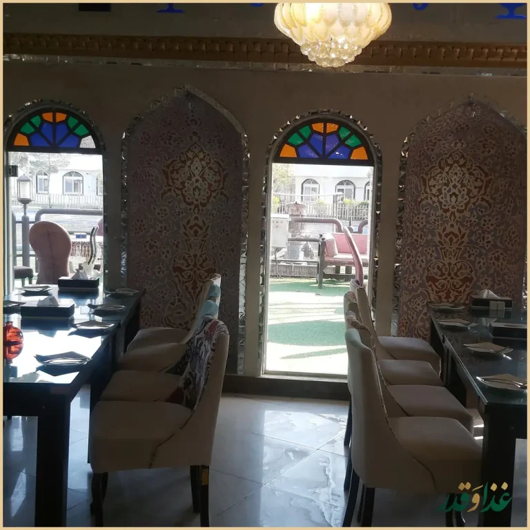 رستوران جزیره‌ای نگارستان