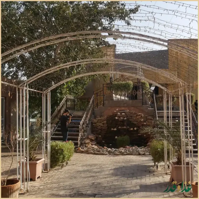 رستوران جزیره‌ای نگارستان