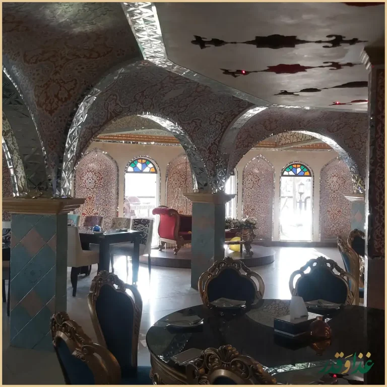 رستوران جزیره‌ای نگارستان