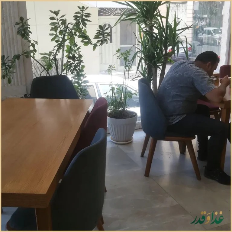 رستوران دوستان