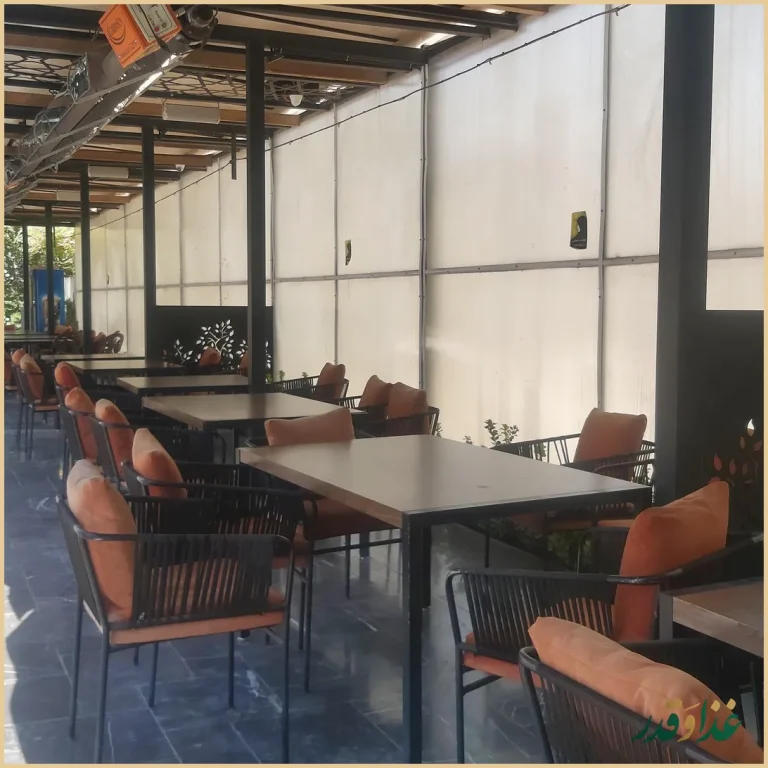 کافه رستوران رزگاردن اصفهان